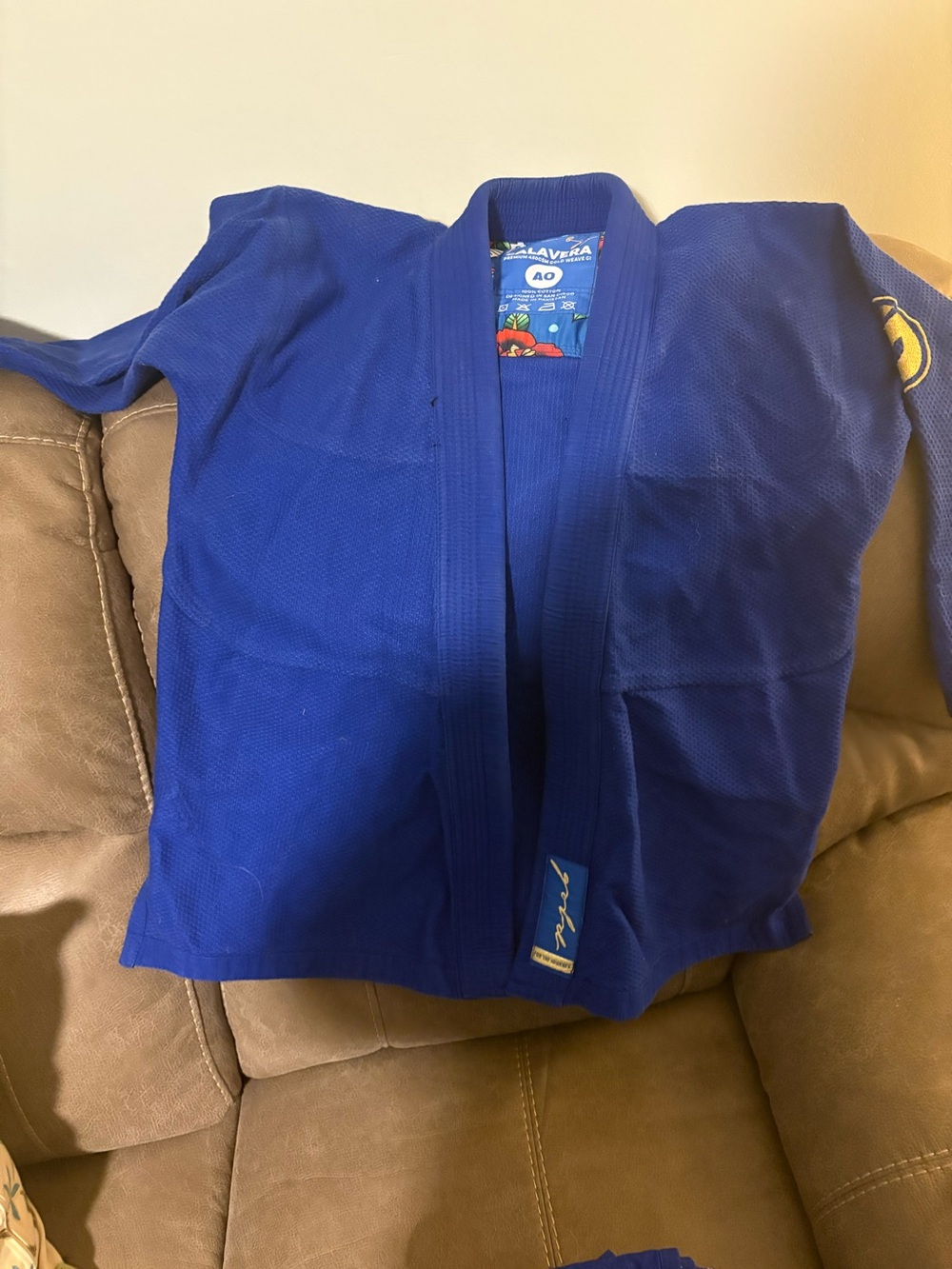Calevera Gold Jujitsu Woven Blue Gi Sz AO -
Preteen/teen size EUC